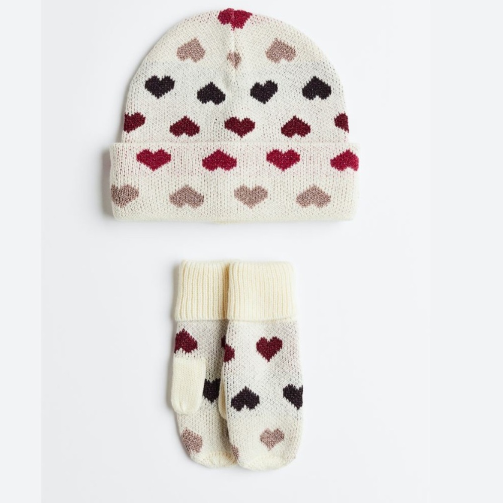 H&M 2 Piece Heart Patterned Kids Beanie and Mittens Set